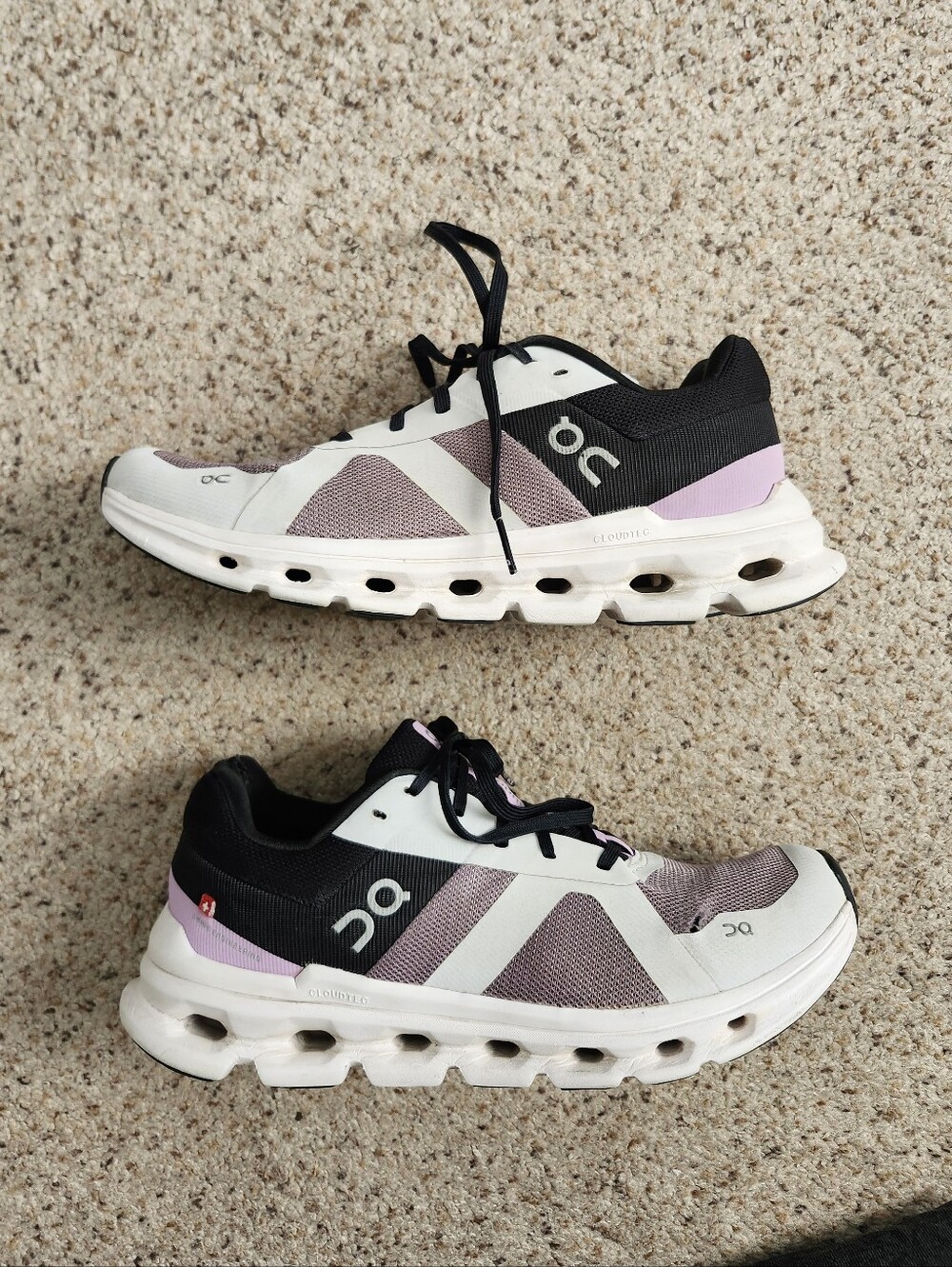Women's On Running Cloudrunner 2023 Heron/Black Athletic Shoes Size 8.5 - Picture 2 of 11